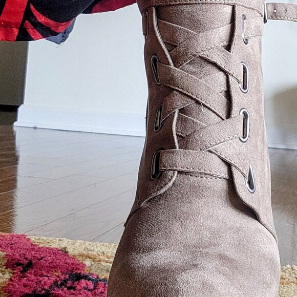 Gently Used Shoe Boot size 12 - Picture 5 of 5